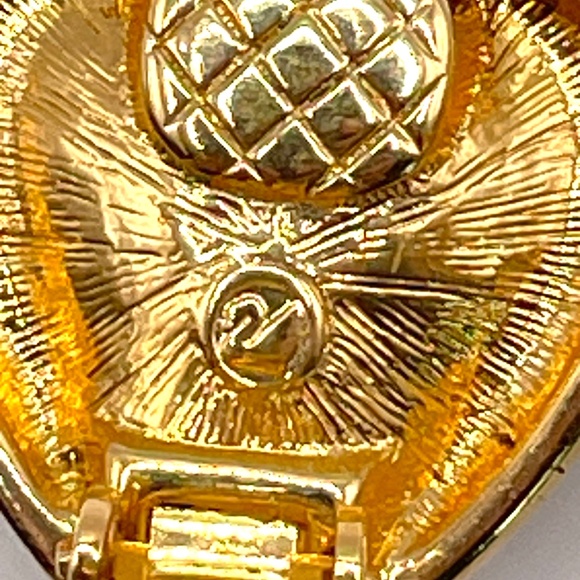 Vonelle Swarovski Crystal NWT Vintage 80's Gold Tone Emerald Green Clip Earrings - Picture 3 of 13